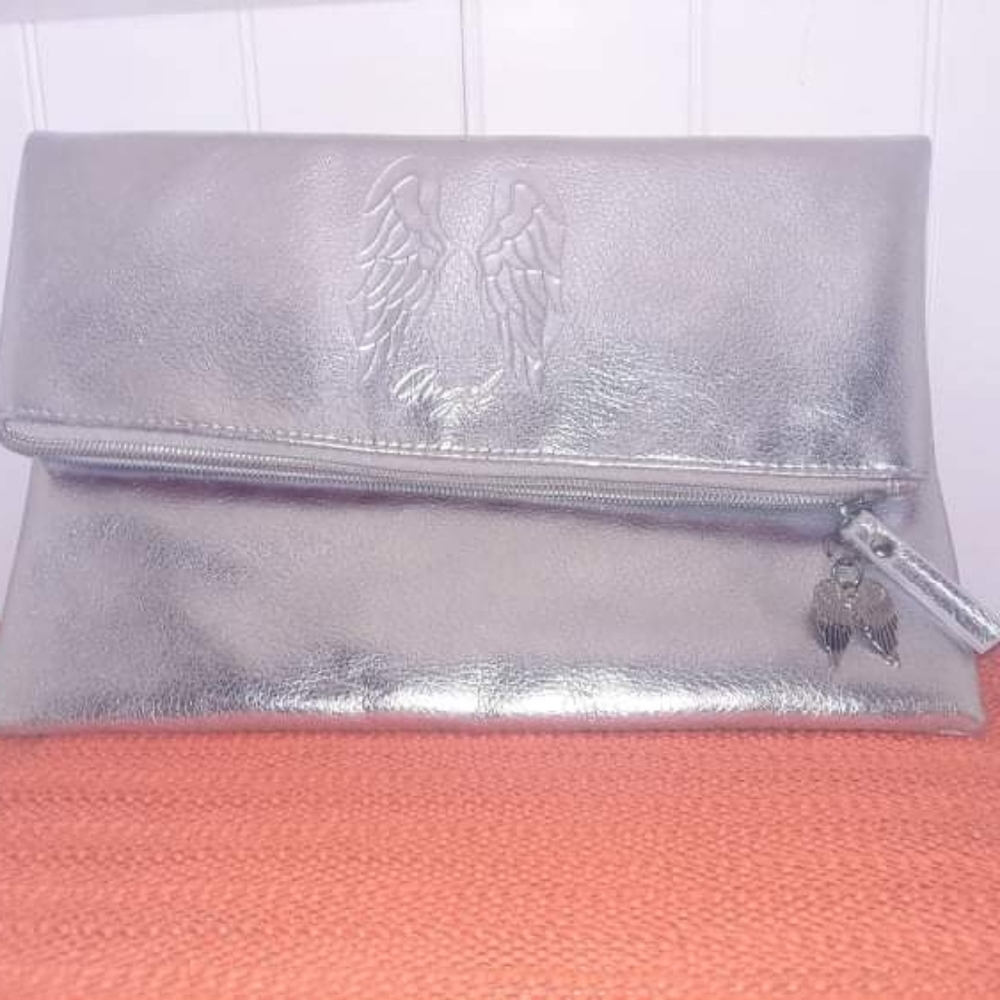 VS RARE HAND CLUTCH
